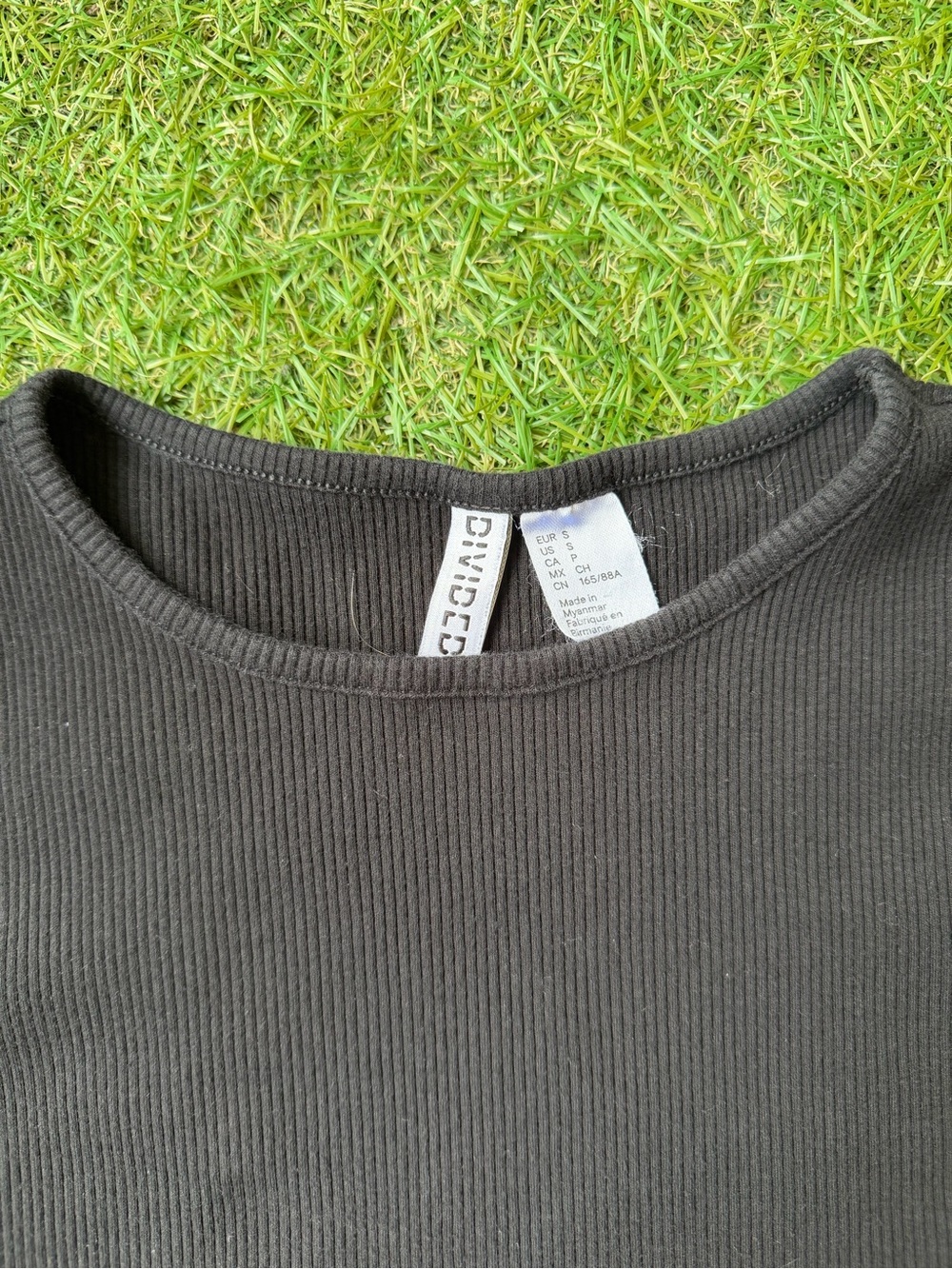Basic Black Tee - Picture 4 of 4